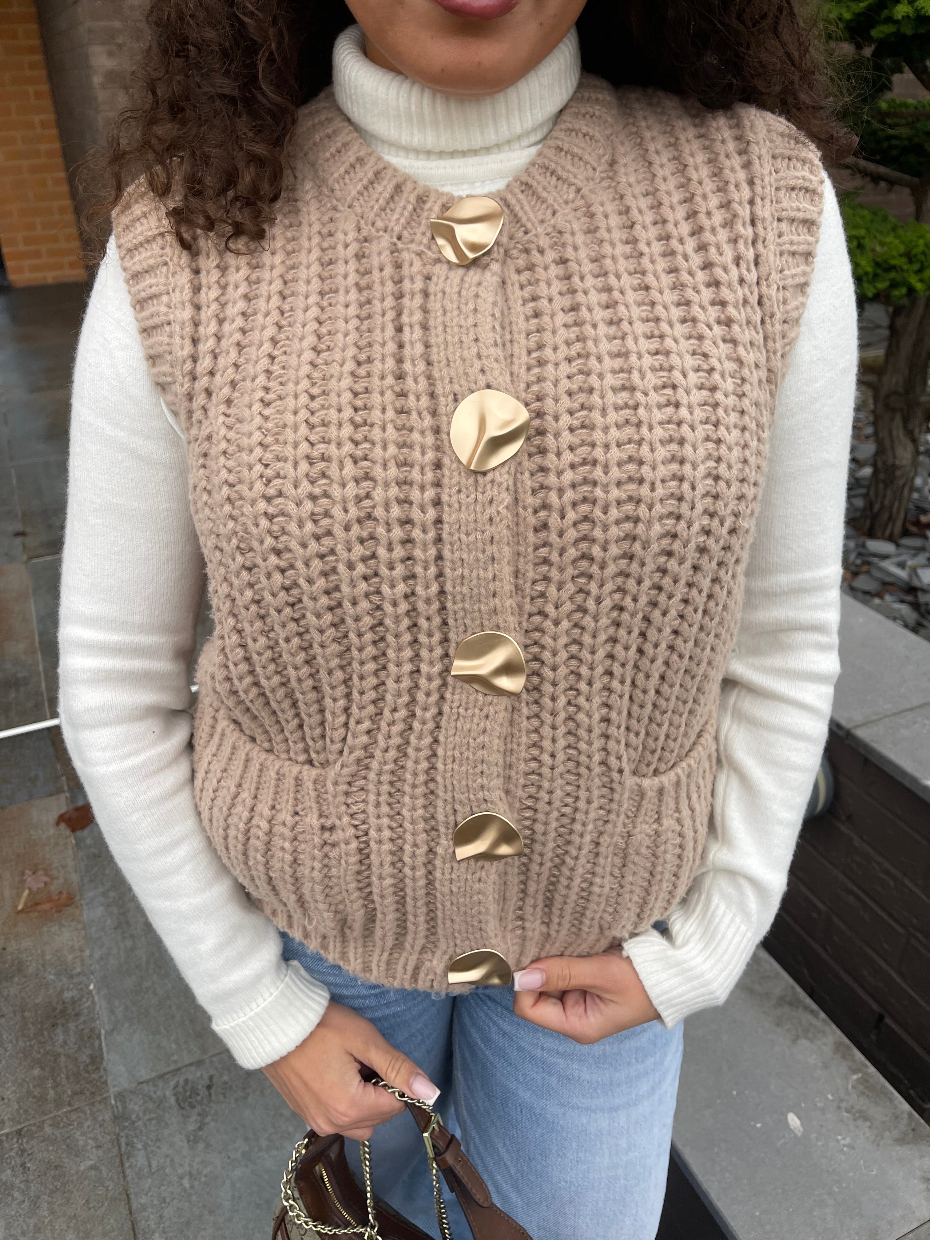 Gilet sans manches en maille boutonné Beige - MILA