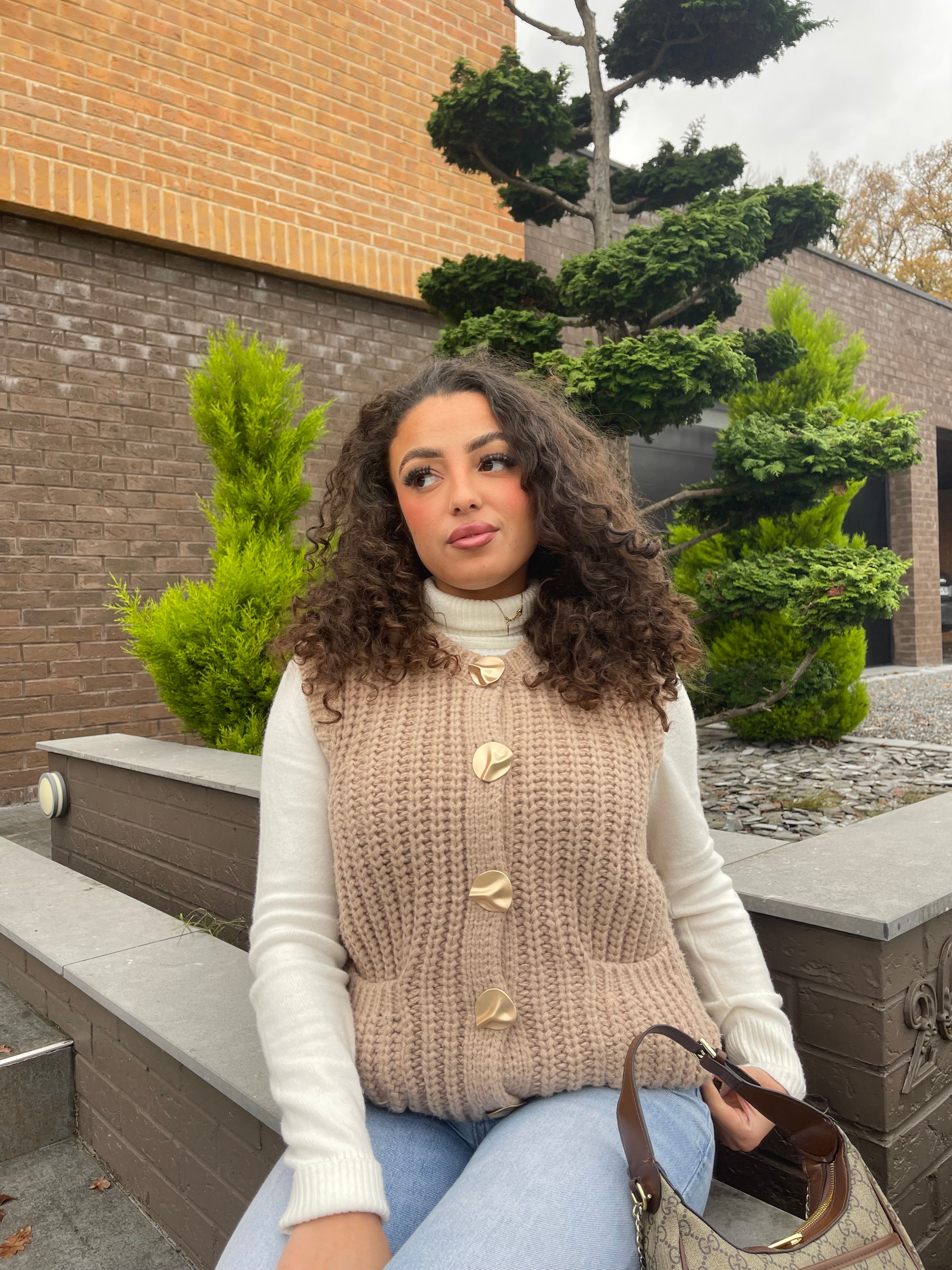 Gilet sans manches en maille boutonné Beige - MILA