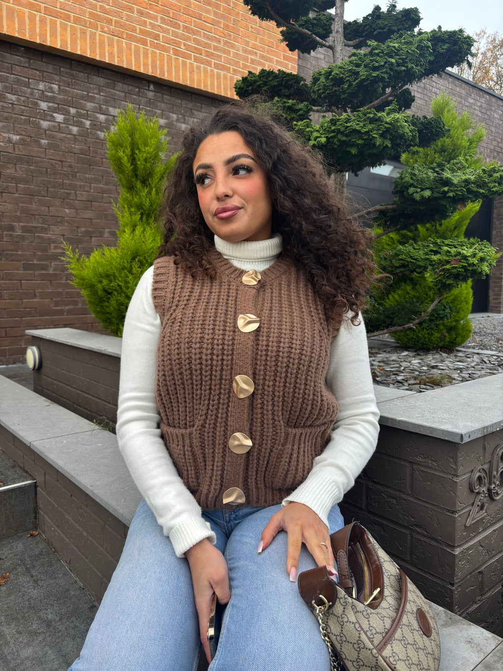 Gilet sans manche en maille boutonné Marron - MILA