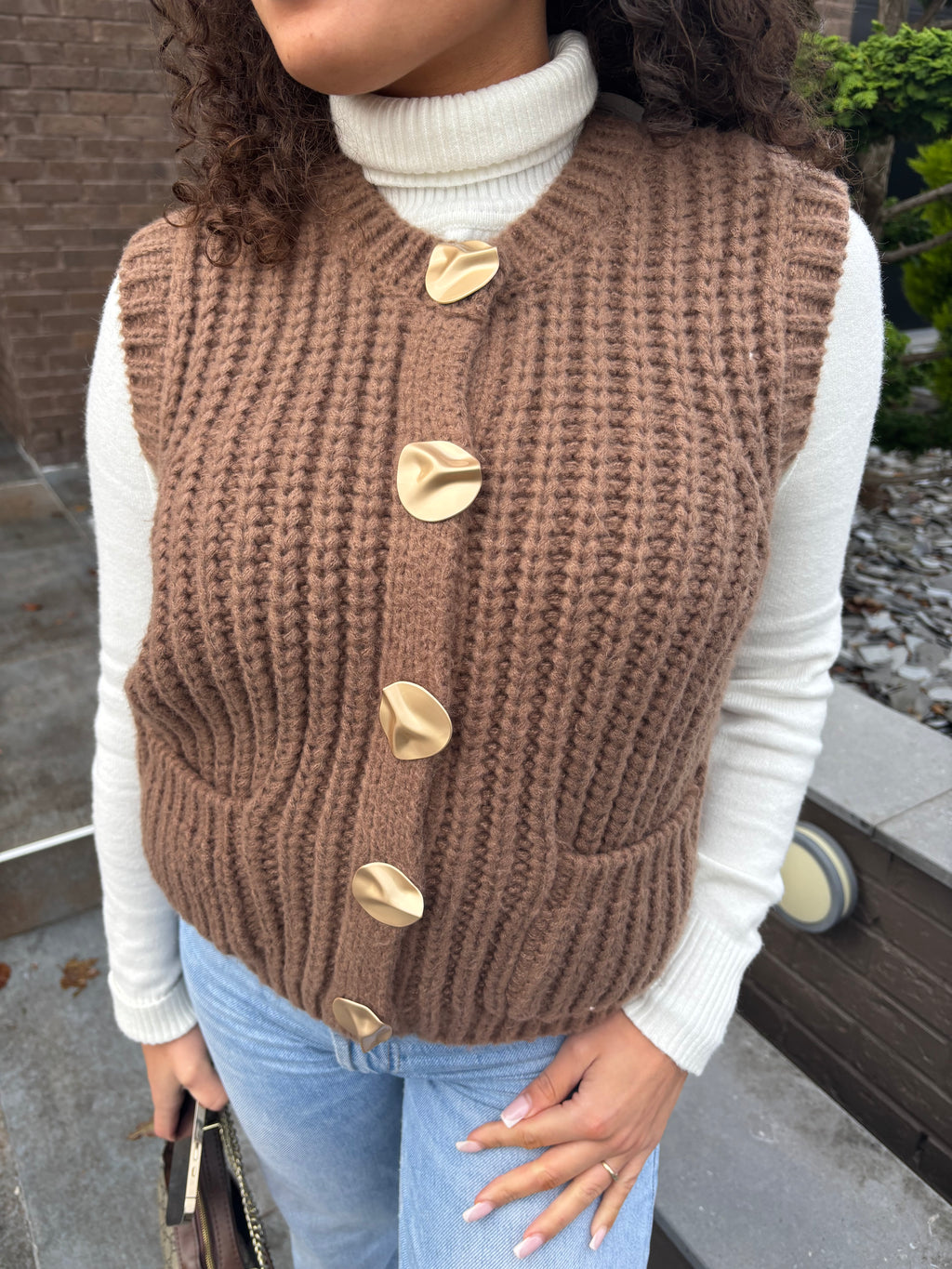Gilet sans manche en maille boutonné Marron - MILA