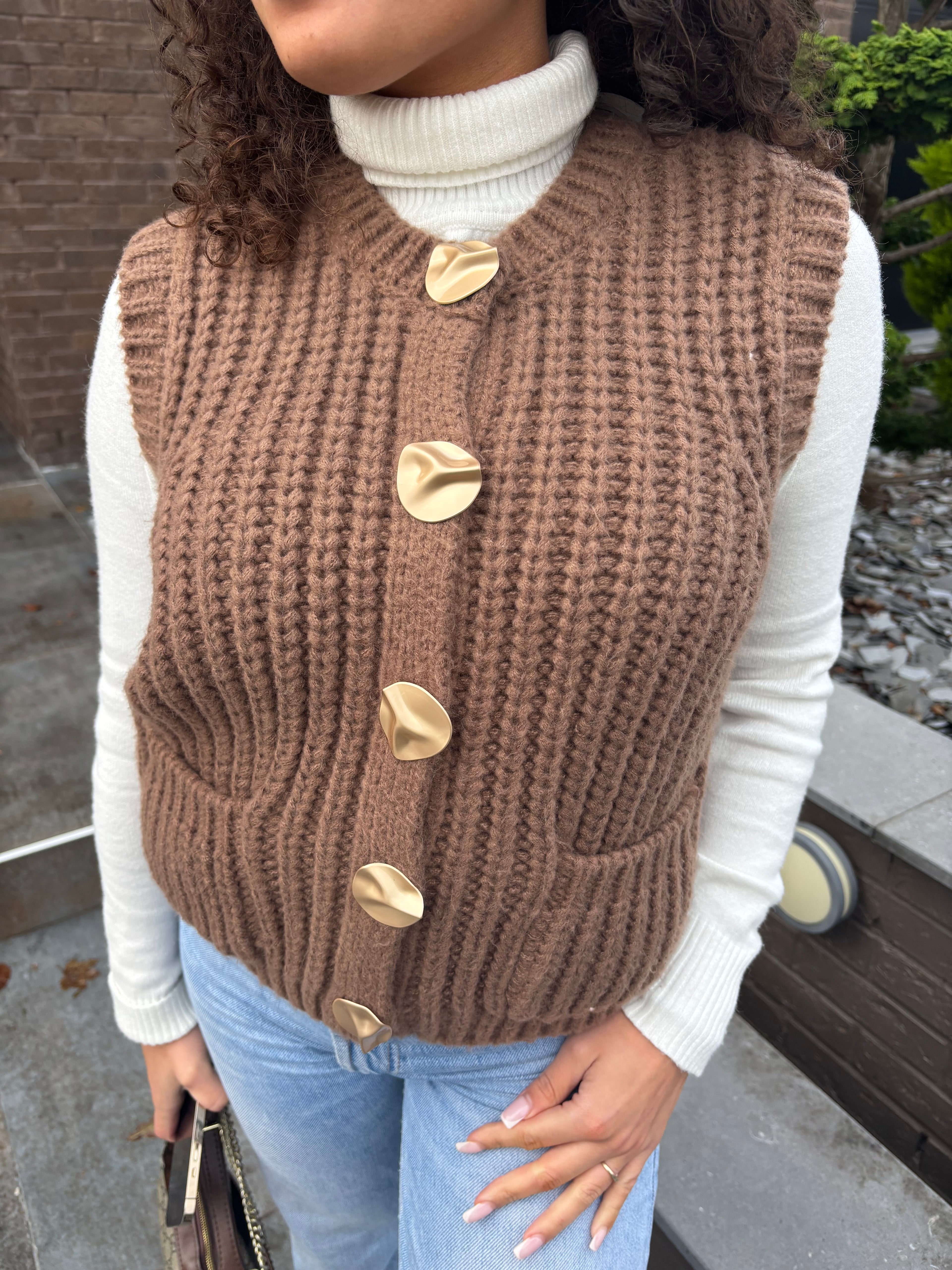 Gilet sans manche en maille boutonné Marron - MILA